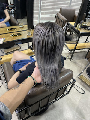 外国人風バレイヤージュ　ハイライトカラー　アッシュベージュ