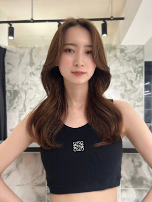 センターパート韓国くびれヘア/ナチュラルカラー