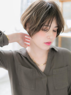 前下がり…外国人風フレンチショート　ステップボーンカット