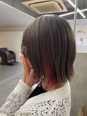 グレージュ×ピンクインナー