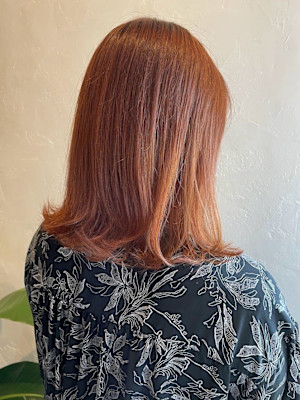 オレンジブラウン　外ハネミディアム　切りっぱなし