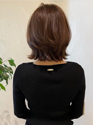 シアーブラウン　ミディアムレイヤー　外ハネ