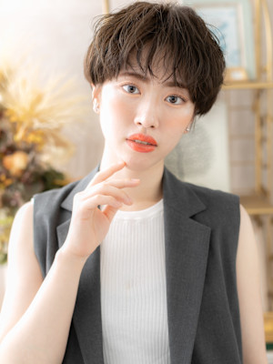 ショートマッシュボブパーマヘルシースタイル　グレージュカラー