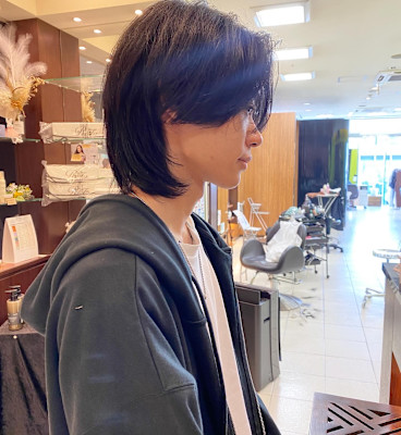 黒髪　韓国風前下がり　ウルフカット