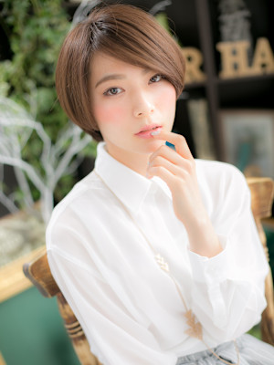 アシンメトリー前下がり小顔スマートマッシュ　斜めバング