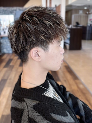 ツーブロック　ハイライト　マッシュショート　ニュアンスパーマ