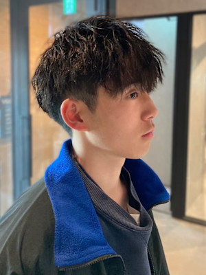 マッシュショート　ツイスパ　ツーブロック　モテ髪　アッシュ