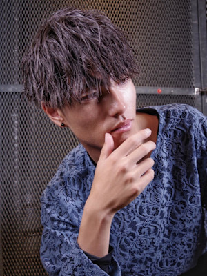 春夏メンズヘア／ソフトツイスト／刈り上げマッシュ