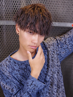 春夏メンズヘア／ソフトツイスト／刈り上げマッシュ