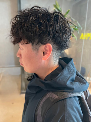 ツイストスパイラルパーマ　刈り上げ　王道　マッシュショート