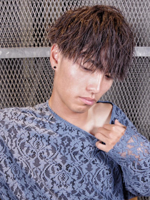 春夏メンズヘア／ソフトツイスト／刈り上げマッシュ