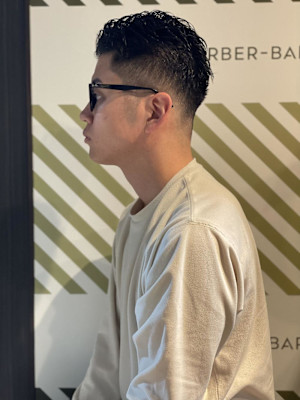 サイドパートスタイル