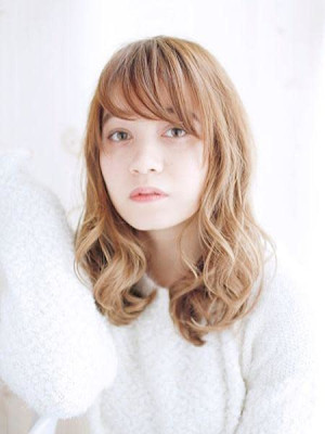 透け感ハイトーンのミックスカール