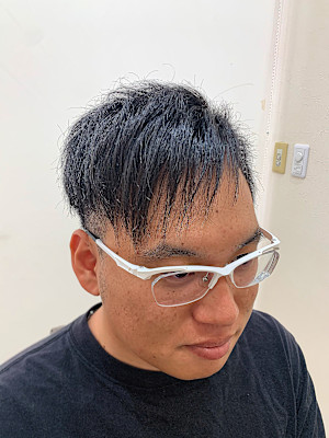 前髪ストレード、刈り上げ