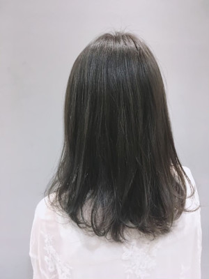 オリーブグレージュ