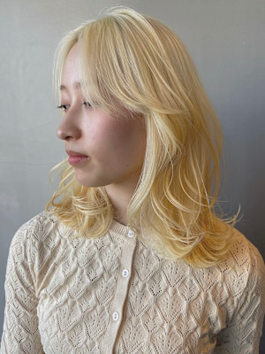 無造作に動くレイヤーミディアム×抜きっぱなしヘルシーブロンド