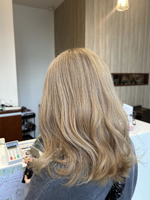 ベージュブロンド