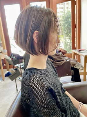 大人かわいい前下がりショート/グレージュ/20代30代40代