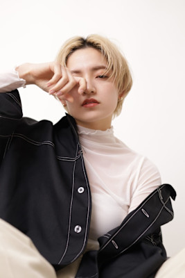 センターパートでハンサムなショートに