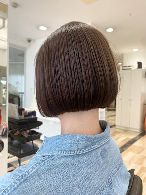 首が長く見えるボブ