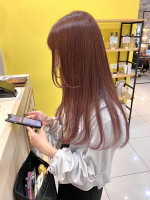 ピンクベージュ