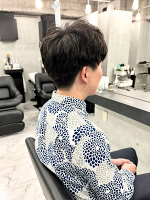 トップにボリュームに出るパーマスタイル