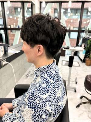 トップにボリュームに出るパーマスタイル