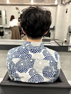 トップにボリュームに出るパーマスタイル