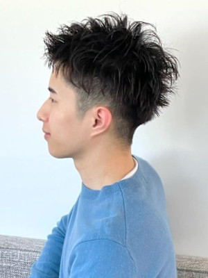 刈り上げツーブロック　束感ショート　ビジネススタイル