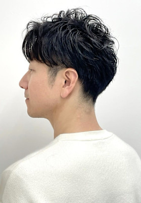 刈り上げツーブロック　ビジネス　ニュアンスパーマ