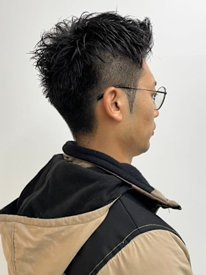 アップバング　ビジネスショート　刈り上げツーブロック