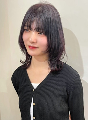 ミディアムウルフ　顔周りレイヤー　ラベンダーアッシュ