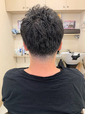 ハサミで刈り上げ