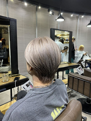 ウルフアッシュブラックカルマパーマベリーショート