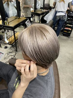 ウルフアッシュブラックカルマパーマベリーショート