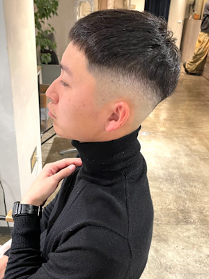 スキンフェードカットクロップスタイル