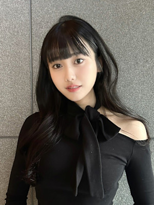 前髪パッツン韓国レイヤースタイル×ブルーブラック