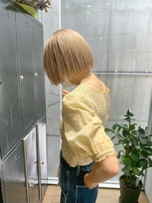 ミルクティーベージュ　グレージュ　タッセルボブ