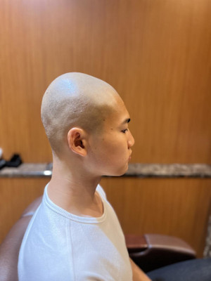 銀座　スキンヘッド　〈理容室〉