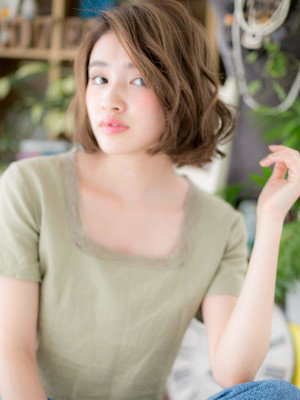 抜け感…外国人風ハイライトカラー小顔ボブ　ボブパーマ