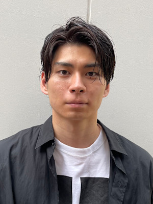 ツーブロックセンターパートスタイル