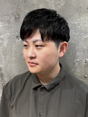 束感ナチュラルパーマ　ツーブロックマッシュ　メンズショート