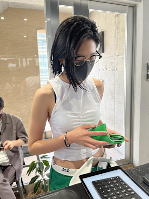 ミルクティーベージュ　グレージュ　タッセルボブ