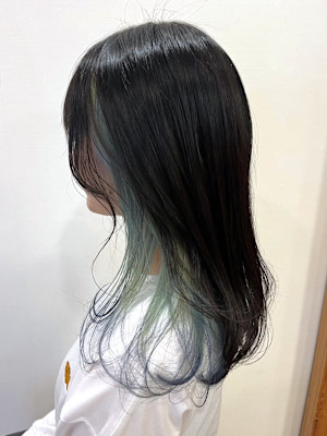 レイヤーカット　インナーカラー　ペールグリーン×ブラック