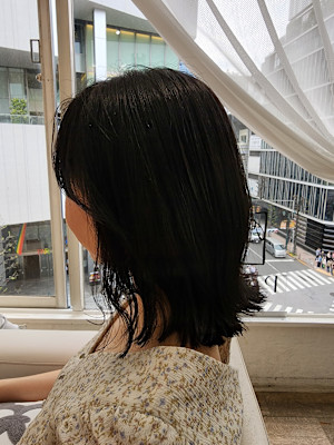 動きを出したい方へミディアムヘアー