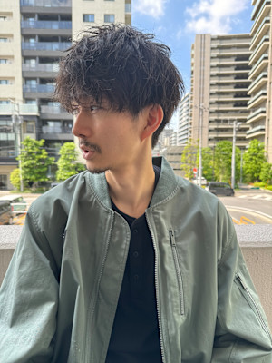 スーツ短髪ツーブロック束感モテる黒髪シークレットパーマ流行