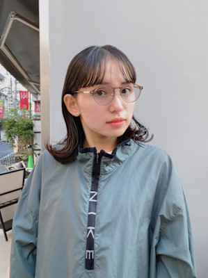 外ハネ　センターパート　グレージュ