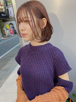 パープルベージュ　肩上　ボブ