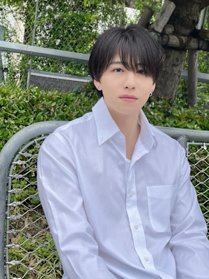 ツイストスパイラル波打ちスパイラルセンターパート刈り上げ束感