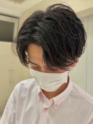 センターパート　メンズカット　銀座　美容室　カルマパーマ　